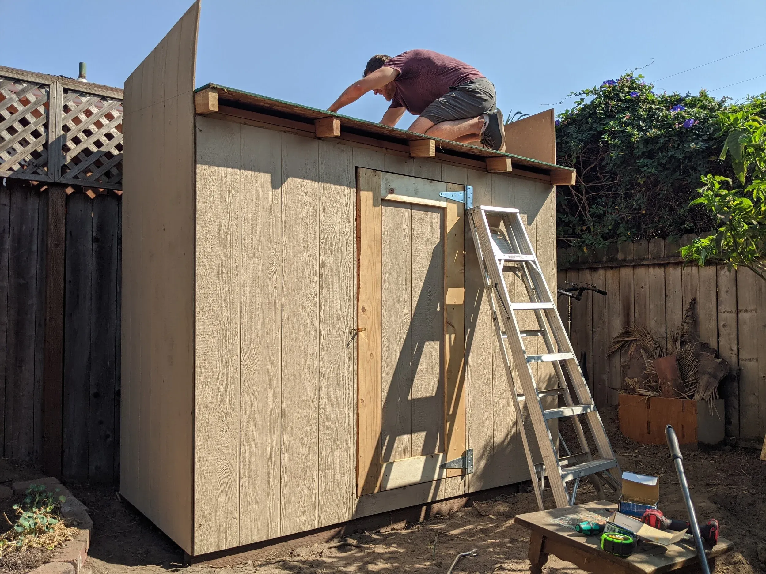 Attaching the OSB plywood roof sheeting.