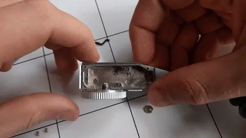 Animated view of radial spring wire inside indicator subassembly